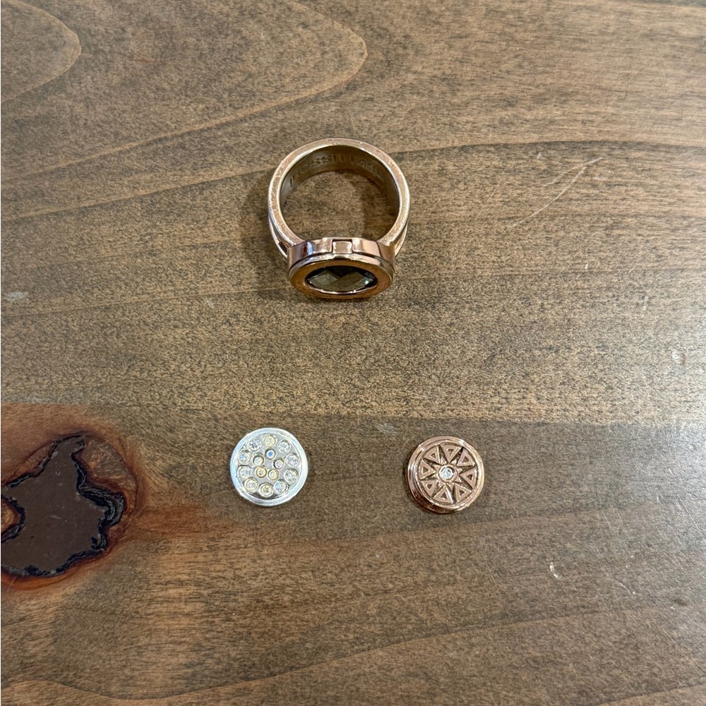 Nikki Lissoni Interchangeable Coin Ring Gold-Plated In Size 7 With 2 Extra Coins